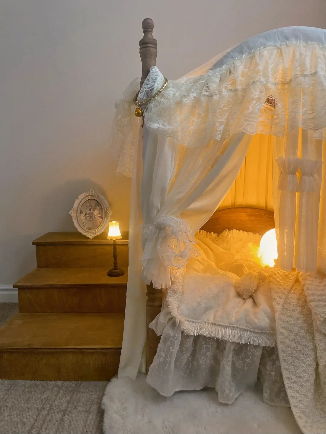 Canopy princess vintage pet bed detail 4